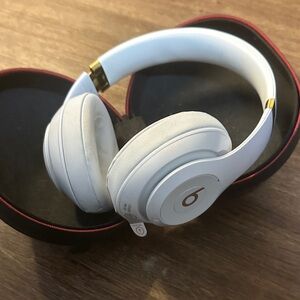 Beats White Wireless Headphones